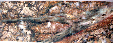 Carotte dans le granite fracturé